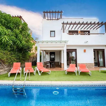 Spacious Laurisilva Villa *