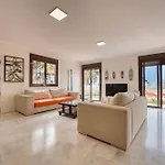 فيلة Spacious Laurisilva
