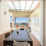 فيلة Spacious Laurisilva